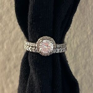 Forever New Engagement Ring in White Gold and wedding Band
